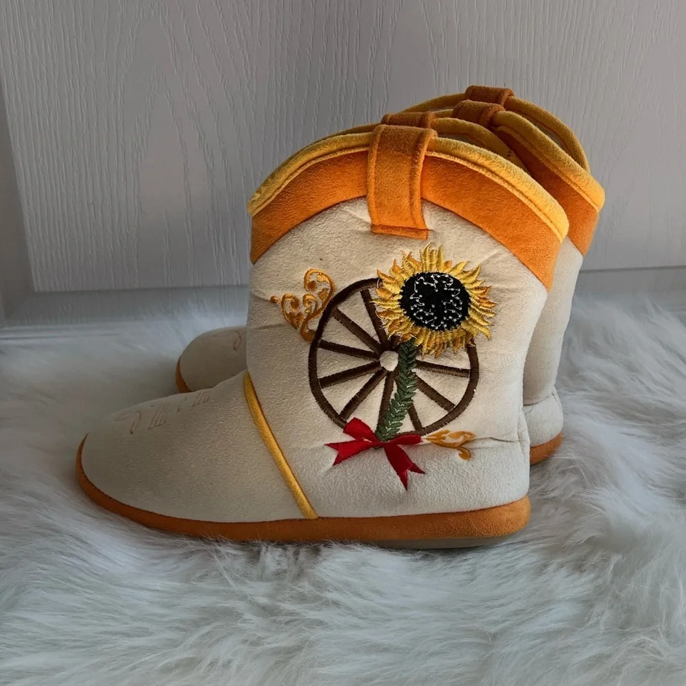 CicciaBella Cowgirl Riders slippers in the "Sunny Trail" design - Picture 5 of 8